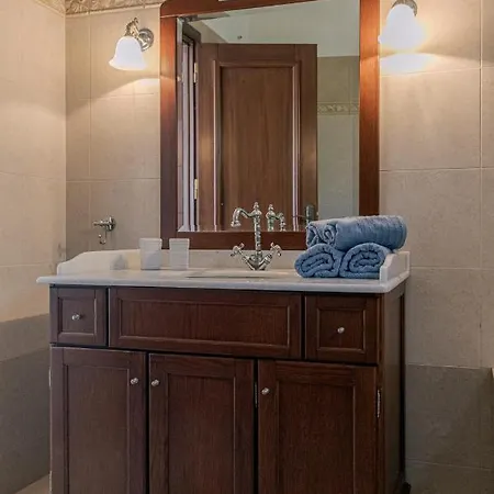 Lotos House - Unique Seaview Apartment Ermoupoli